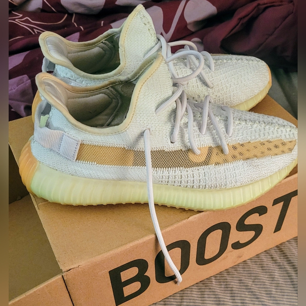 Adidas Yeezy Boost 350 V2 Hyperspace
